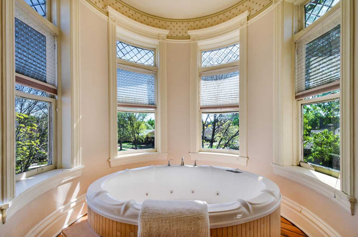 The Lumber Baron Inn & Gardens