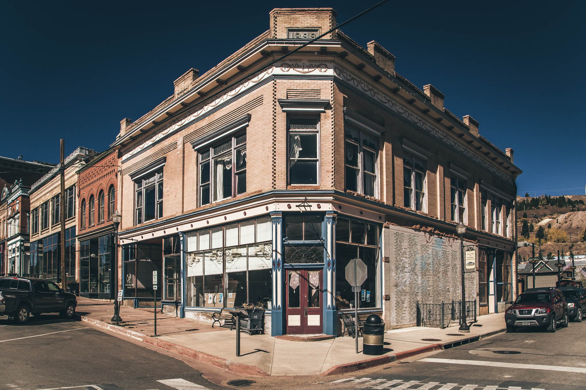 the black monarch hotel in victor photo