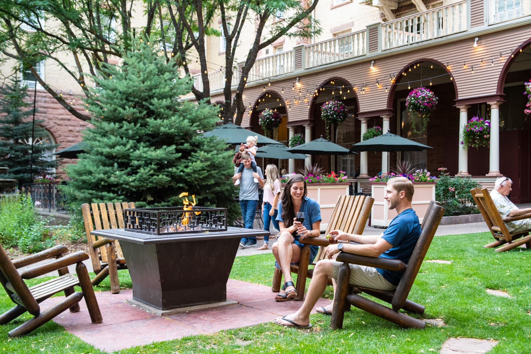 couple in courtyard photo 2