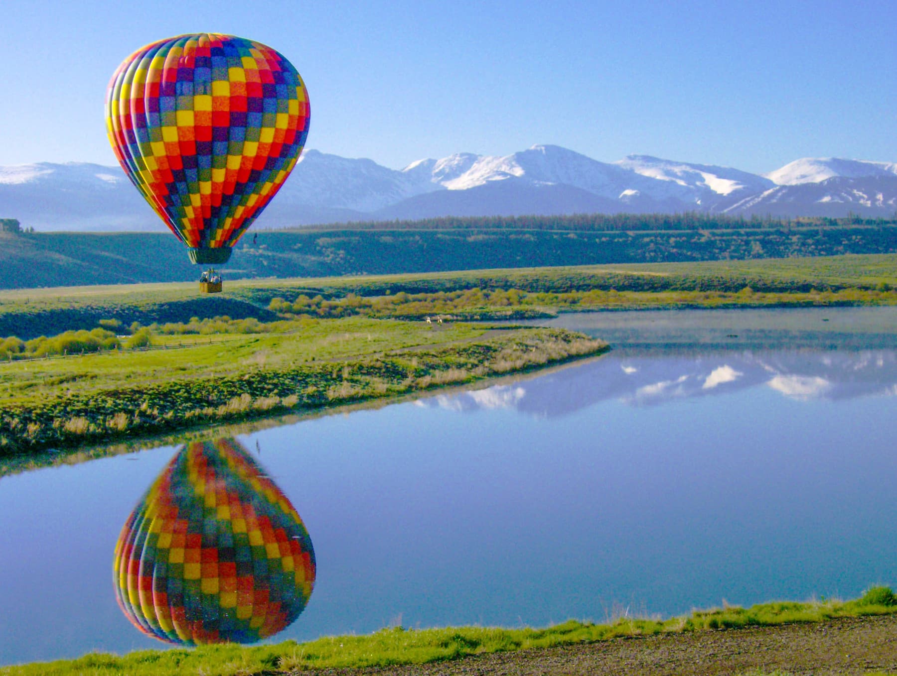colorado hot air balloon rides near rocky mountain national park. photo 3