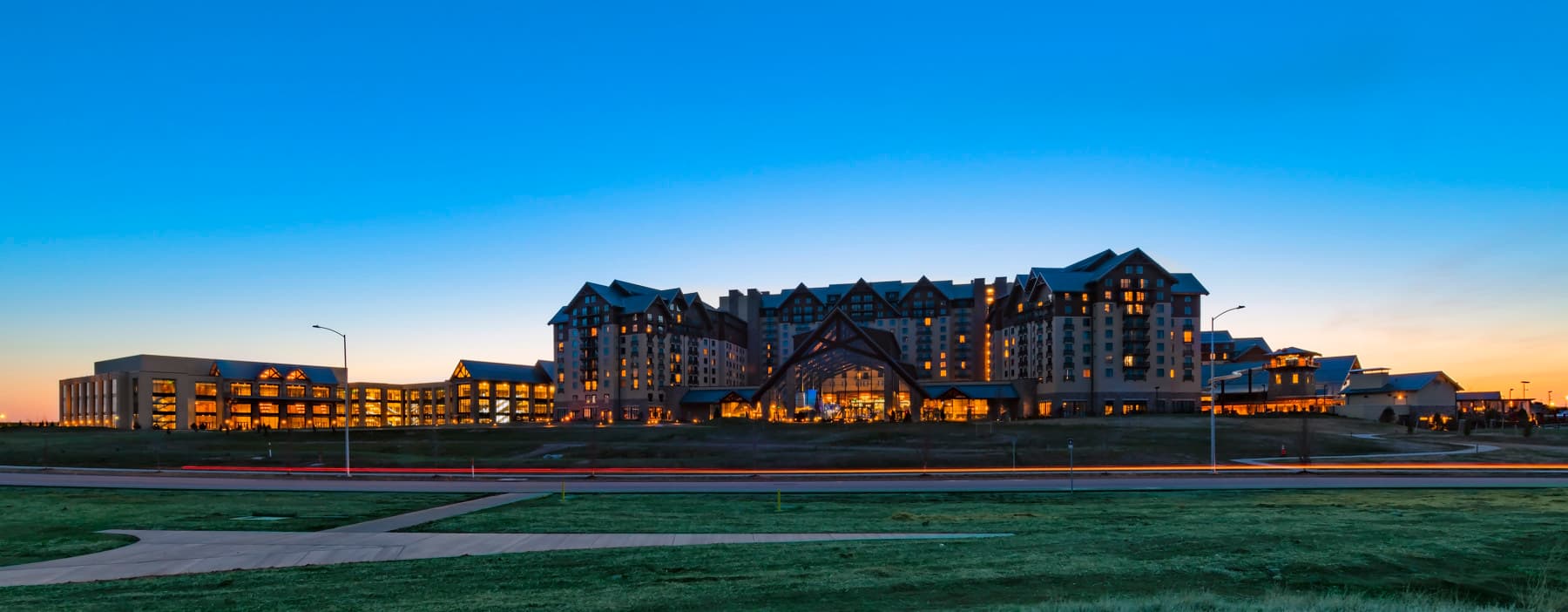 gaylord rockies resort at dusk photo 3