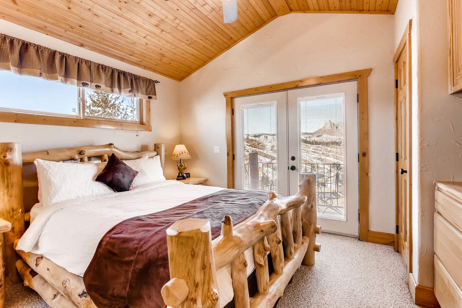 elk ridge bedroom photo 8