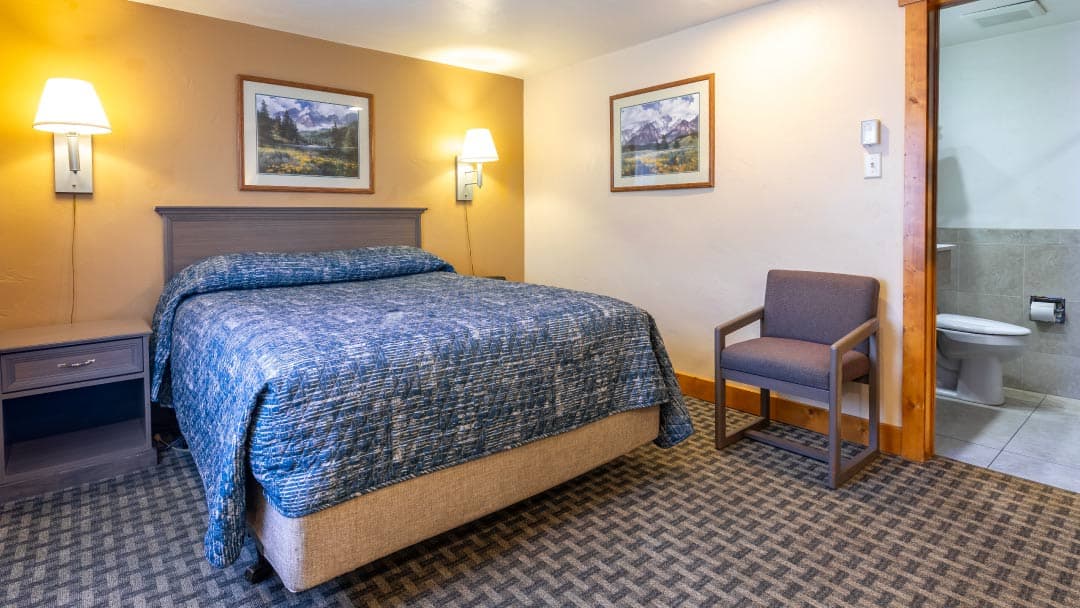 one queen room at rabbit ears motel photo 10