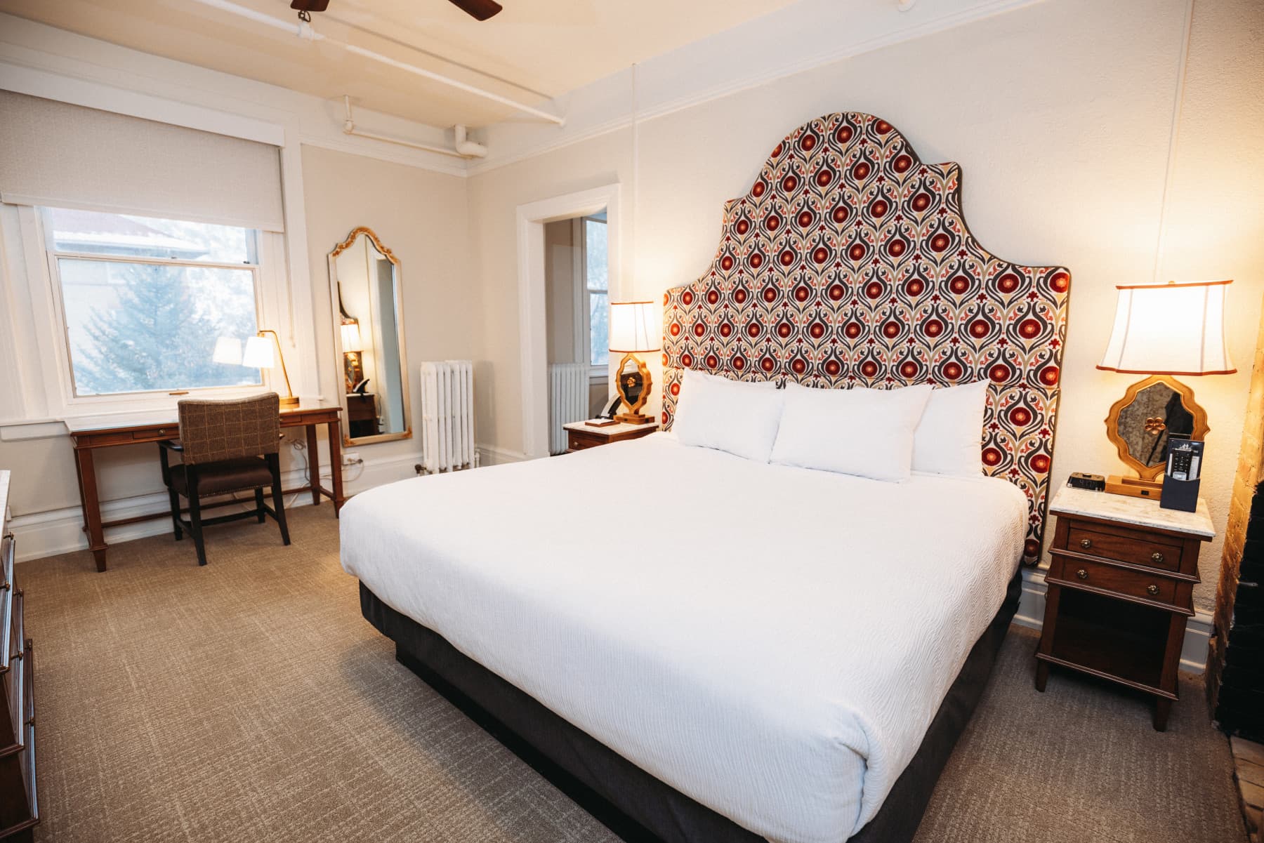 parlor king suite bedroom photo 10