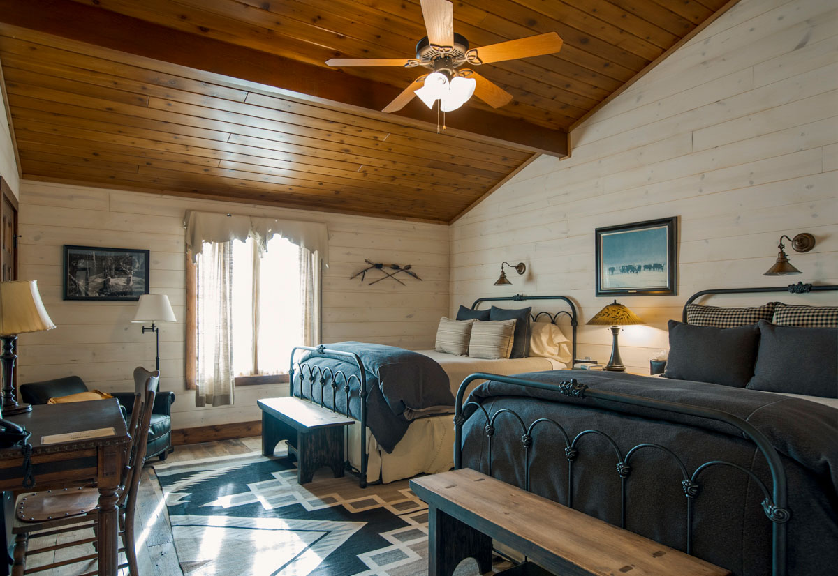 Cozy double bedroom at Trinchera Blanca Ranch