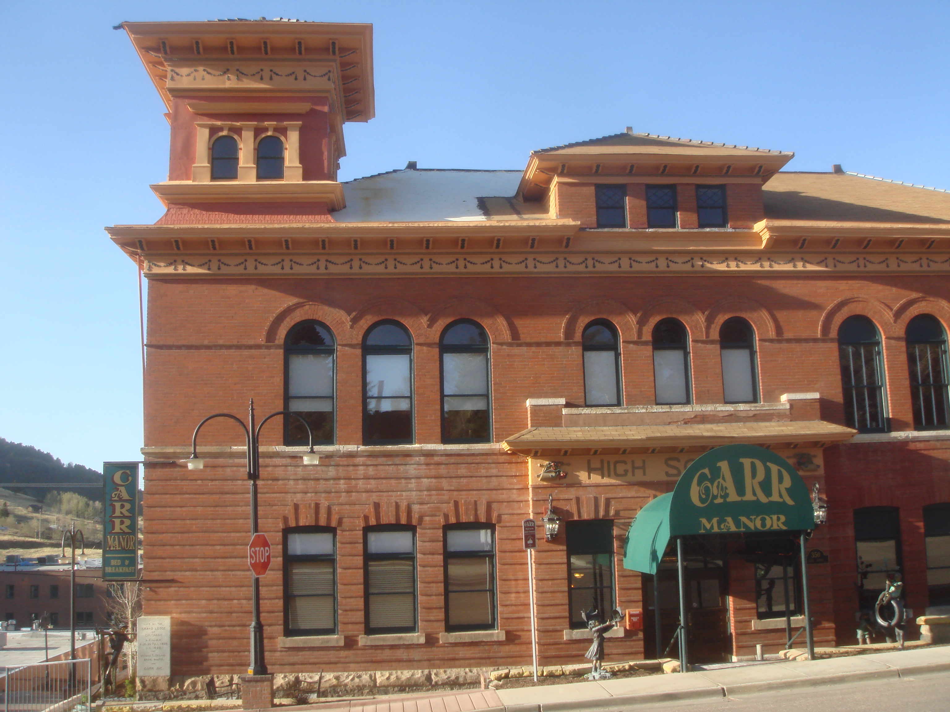 carr manor bed and breakfast located in a historic renovated high school. photo