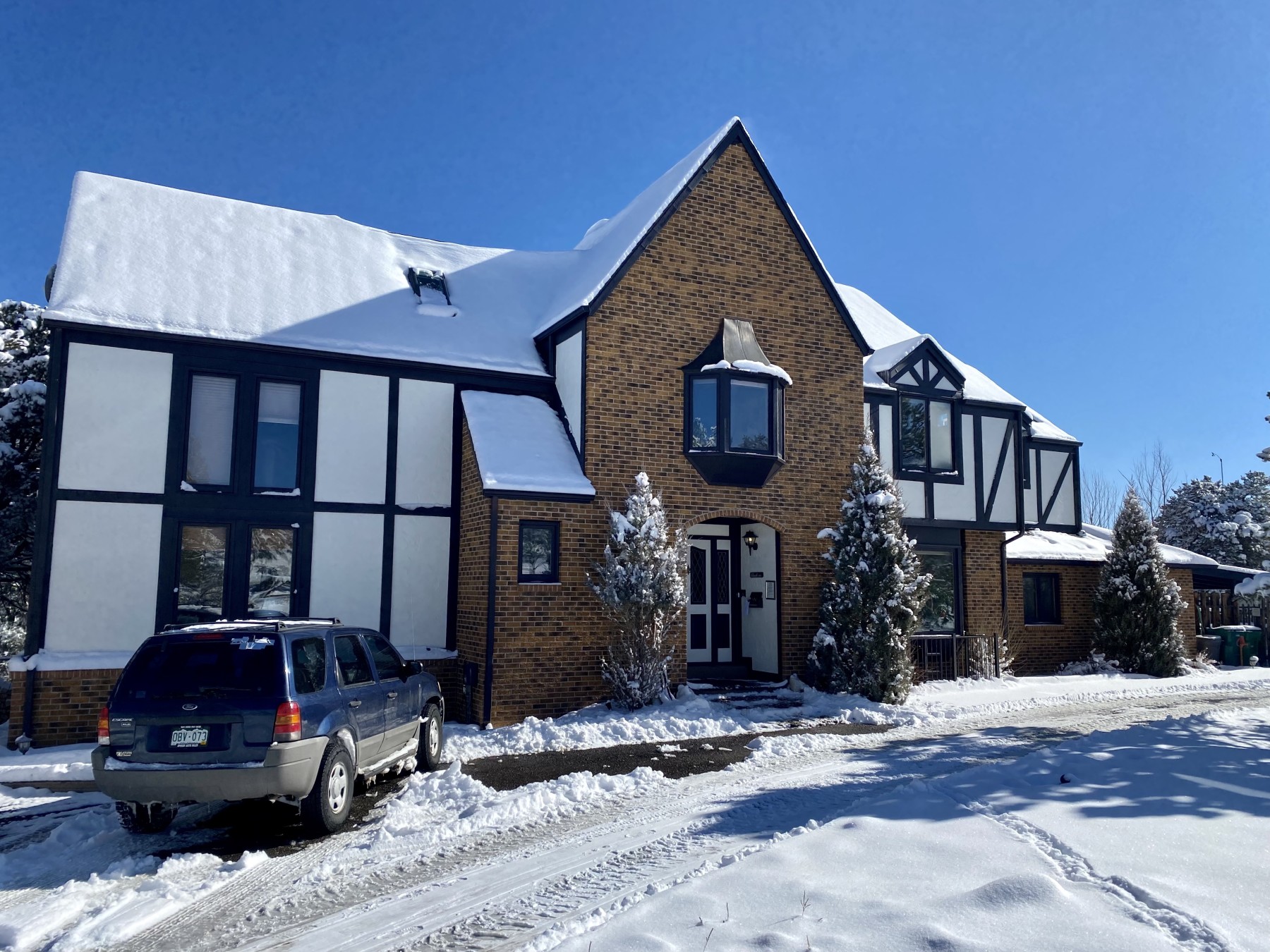 the lodge at blue coyote ranch offers six hotel-style rooms with hot tub access and beautiful common areas.  photo 14