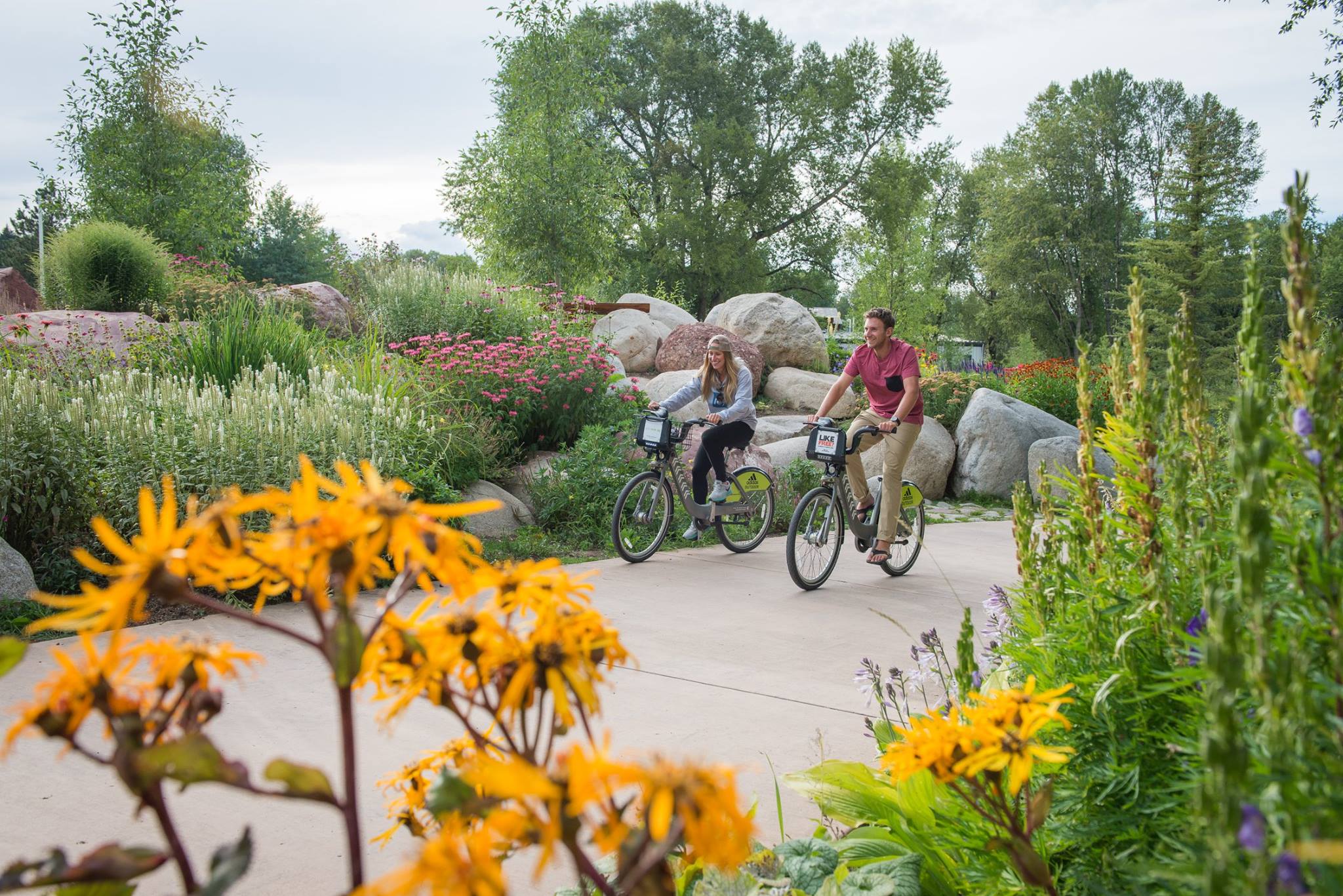 we-cycling around aspen photo