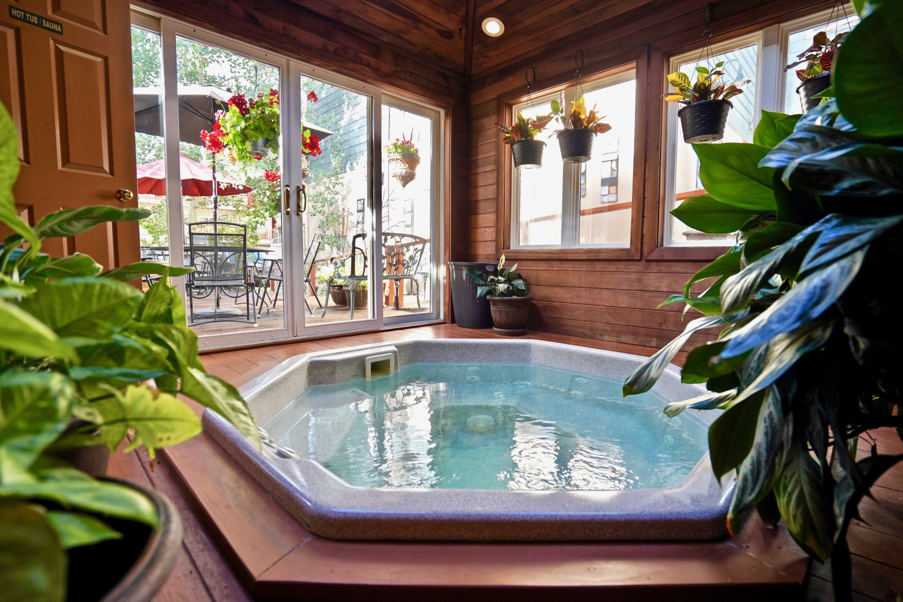 indoor hot tub, we also have an outdoor hot tub photo 4