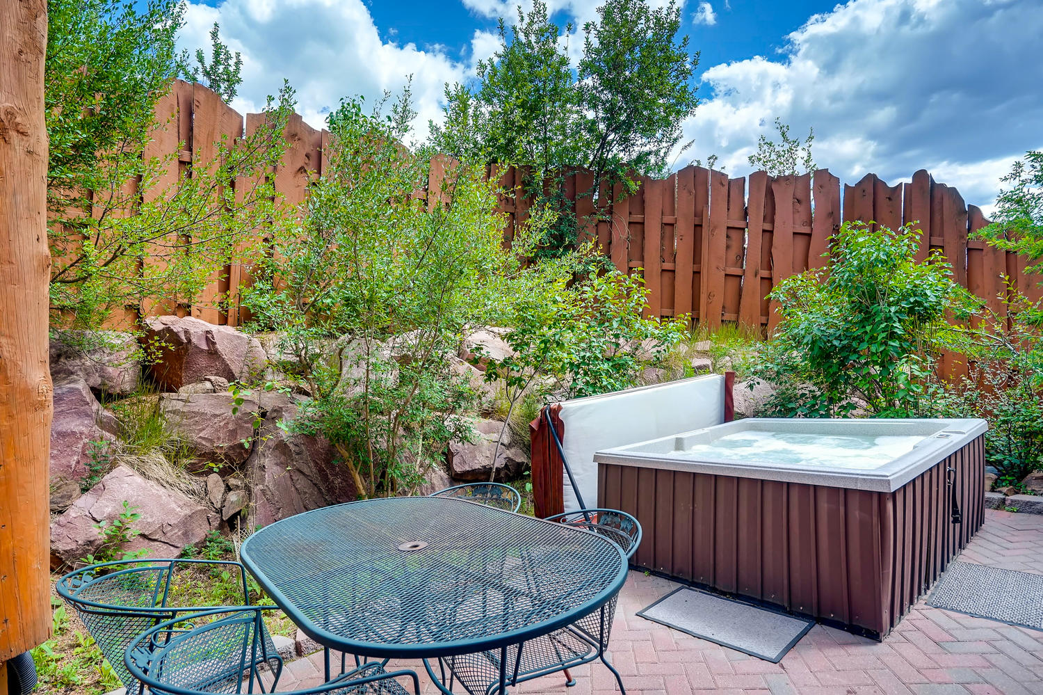 elk ridge patio and hot tub photo 10